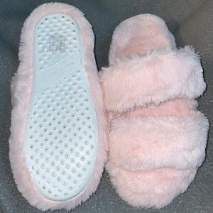 Pink fluffy slides/slippers.